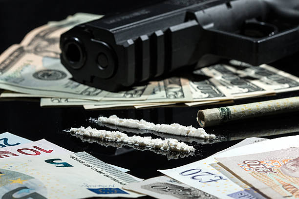 불법 약물, money and guns - narcotic gun medicine currency 뉴스 사진 이미지