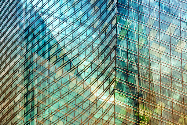 arquitetura moderna de fundo, com fachadas de cristal, efeito de exposição múltipla - glass curtain wall - fotografias e filmes do acervo