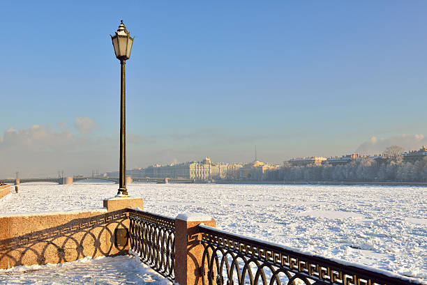 istock Lamp on Neva River Embankment in winter 470713365