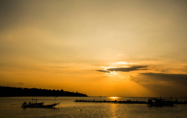 kolorowe niebo na zachód słońca - ang thong islands zdjęcia i obrazy z banku zdjęć