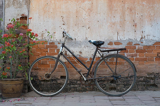istock An old bicycle and a grungy wall 470724015