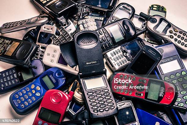 Colección De La Antigua Utilizan Teléfonos Móviles Foto de stock y más banco de imágenes de Teléfono móvil - Teléfono móvil, El pasado, Viejo