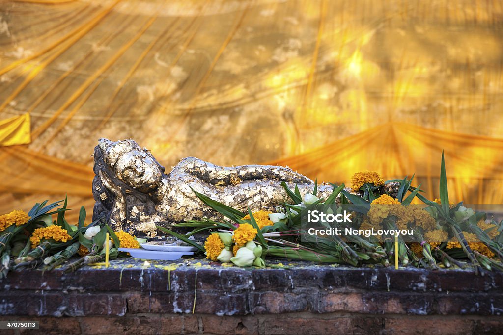 Estátua do Buda Reclinado - Royalty-free Amarelo Foto de stock