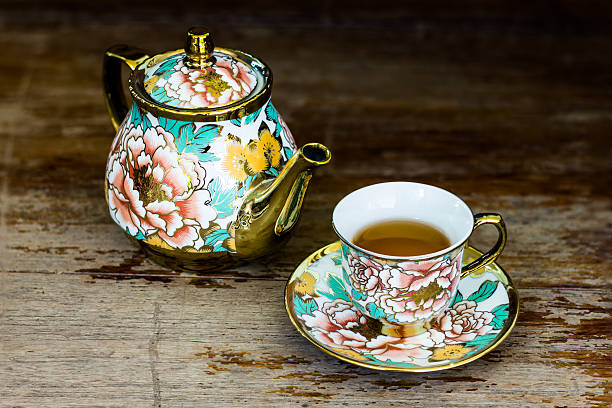 istock Chinaware tea pod and small drinking bowls 470765626
