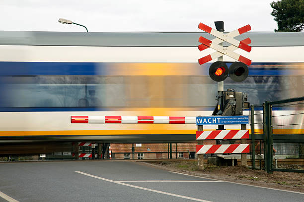 Eisenbahn-Übergang in Altmünster, Oberösterreich, Österreich, Europa - Railway crossing in Altmünster, Upper Austria, Austria, Europe