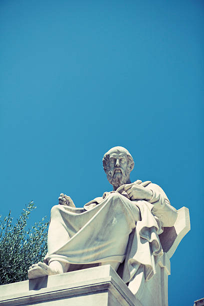 plato estatua en la academia de atenas, - plato philosopher statue greek culture fotografías e imágenes de stock