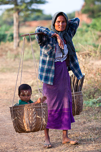 mujer birmano - bagan myanmar burmese culture family fotografías e imágenes de stock