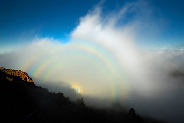 optische phänomen, der haleakala national park, maui, hawaii - berg brocken stock-fotos und bilder