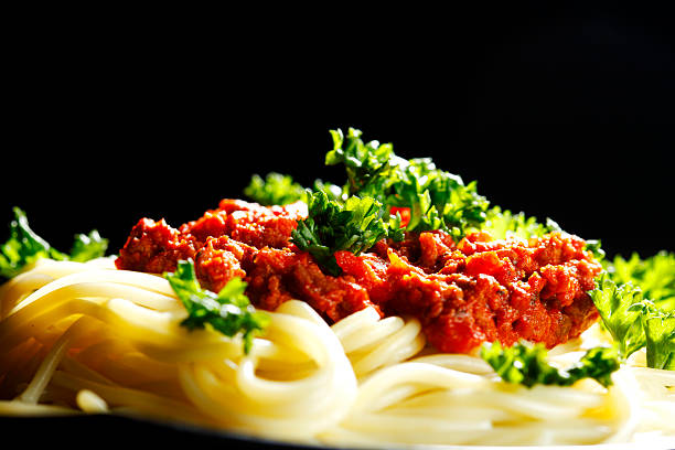 istock Spaghetti bolognese in black plate 470797245