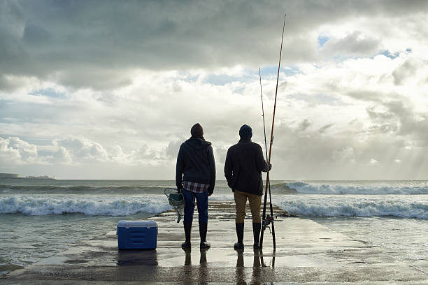 el mar estaba amplia de hoy. - fishermen harbor fotografías e imágenes de stock