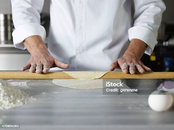 Chef De Pastelería Foto de stock y más banco de imágenes de Adulto - Adulto, Agarrar, Alimento