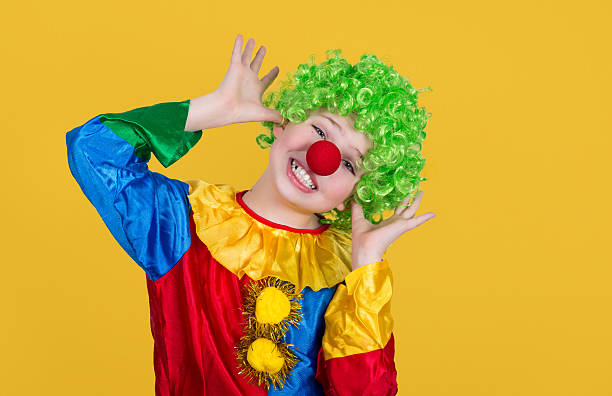 面白い clown 黄色の背景に分離します。のクローズアップの小さなピエロます。 - entertainment clown child circus ストックフォトと画像