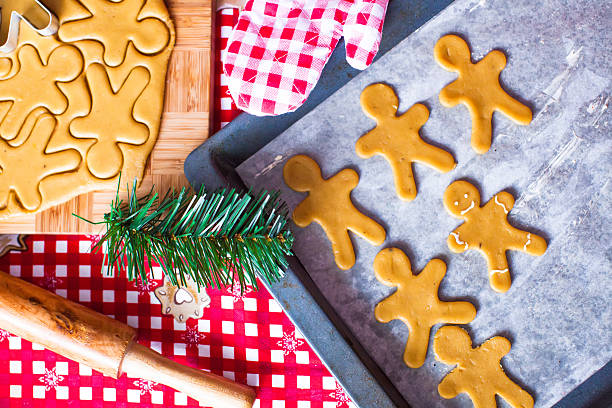 istock Raw gingerbread men with glaze on a baking sheet 470834547