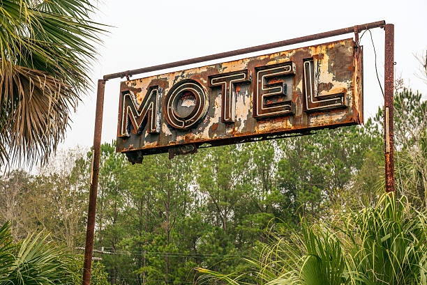 Rustic Neon Motel Sign Rustic Neon Motel Sign in Florida, United States roadside motel stock pictures, royalty-free photos & images