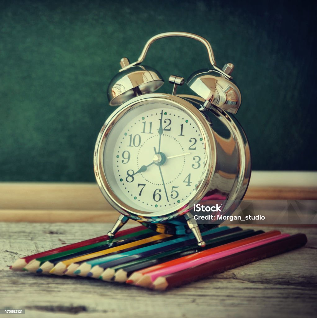 Alarm Wecker - Lizenzfrei Auf die Uhr sehen Stock-Foto