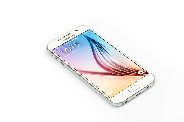 samsung galaxy s 6 - editorial concepts and ideas retail place store ストックフォトと画像