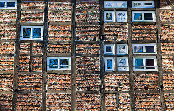 antiga casa de madeira parede - baudenkmal imagens e fotografias de stock