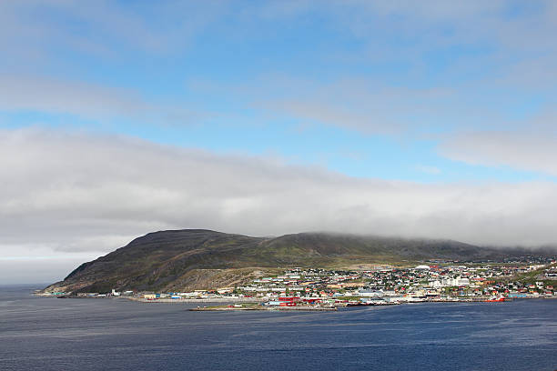 cidade de hammerfest - hammerfest imagens e fotografias de stock