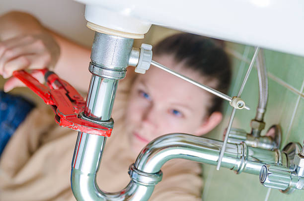 istock Woman repairing  a siphon 470885199