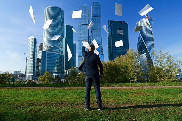 człowiek rzuca papieru w arkuszach - document file emotional stress paperwork zdjęcia i obrazy z banku zdjęć