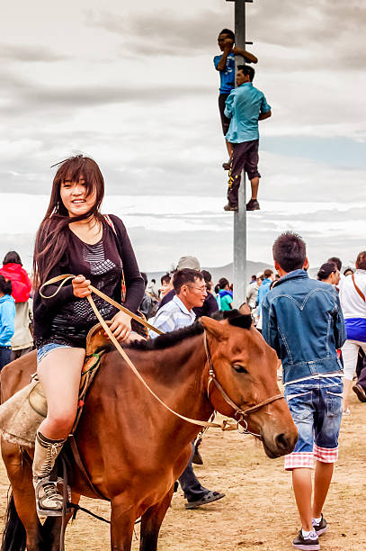 a cavalo no short, nadaam corrida de cavalos, mongólia - jockey shorts - fotografias e filmes do acervo