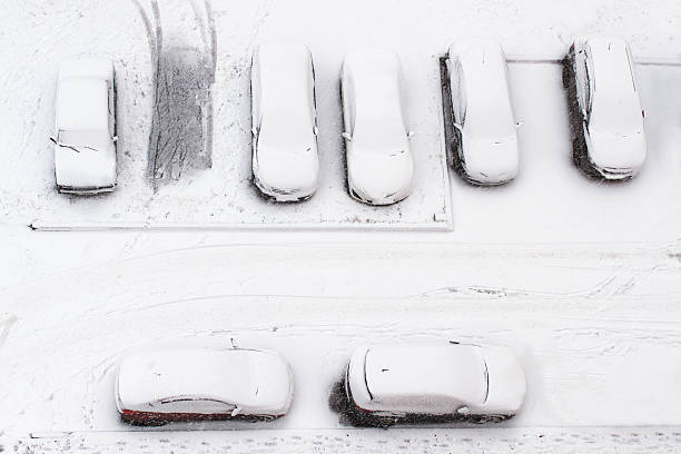 istock Cars under the snow 470908534