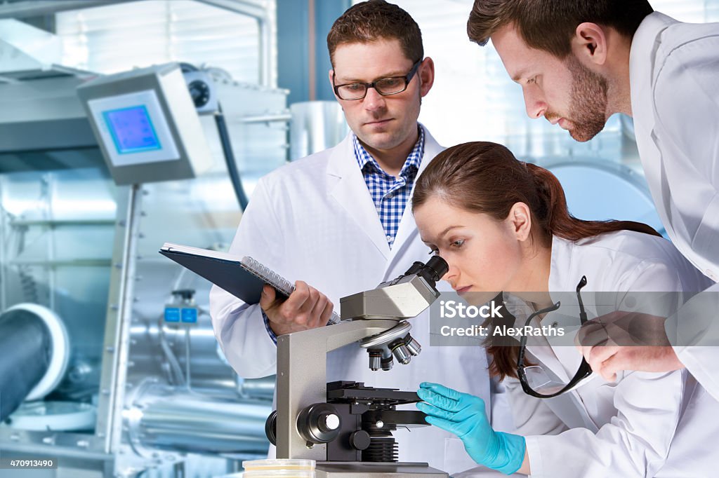 Análisis de laboratorio - Foto de stock de Científico libre de derechos