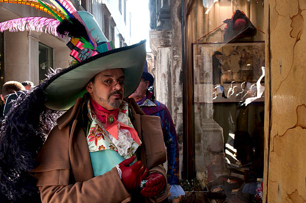 maschere di carnevale di venezia - vogue 40th foto e immagini stock