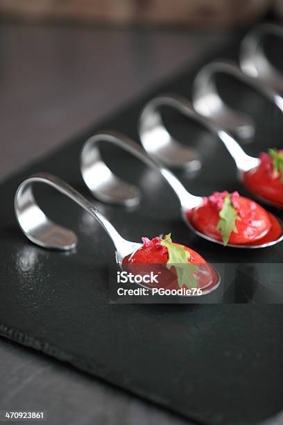 Fragola Zuppa Spoons - Fotografie stock e altre immagini di Alimentazione sana - Alimentazione sana, Buffet, Cibo