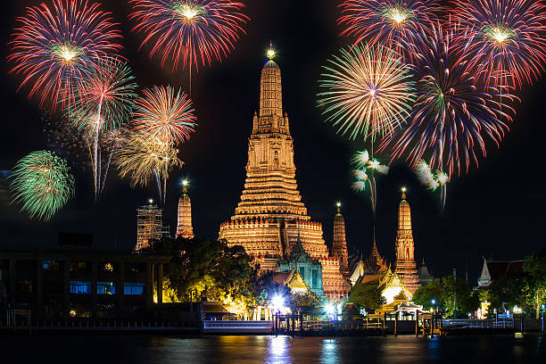 wat arun - stupa royal stupa local landmark national landmark imagens e fotografias de stock