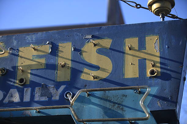 istock Rusty old retro arrow sign with the text Fish Market 470932420
