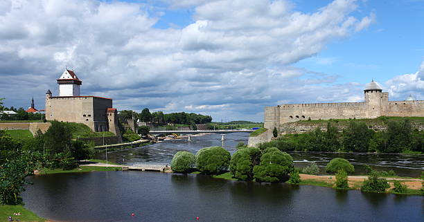 istock confrontation  fortress of Narva and Ivangorod 470944970