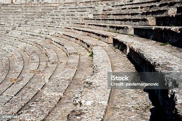 Epidaurus Teatro - Fotografias de stock e mais imagens de Anfiteatro - Anfiteatro, Antigo, Arcaico