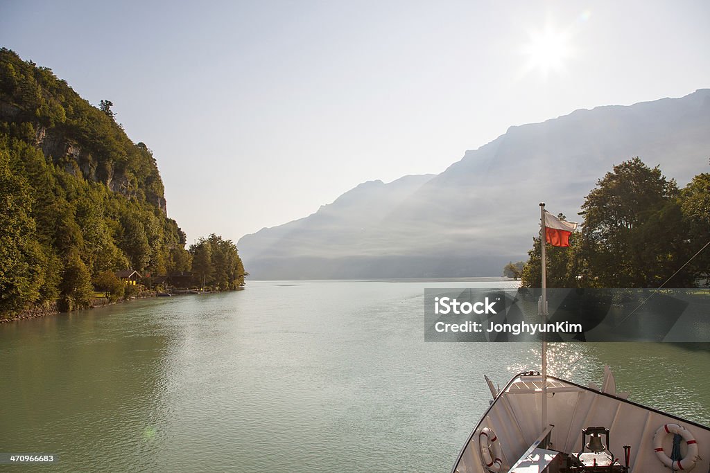 Navire de tourisme sur le Lac de Brienz en Suisse - Photo de Bateau de voyageurs libre de droits