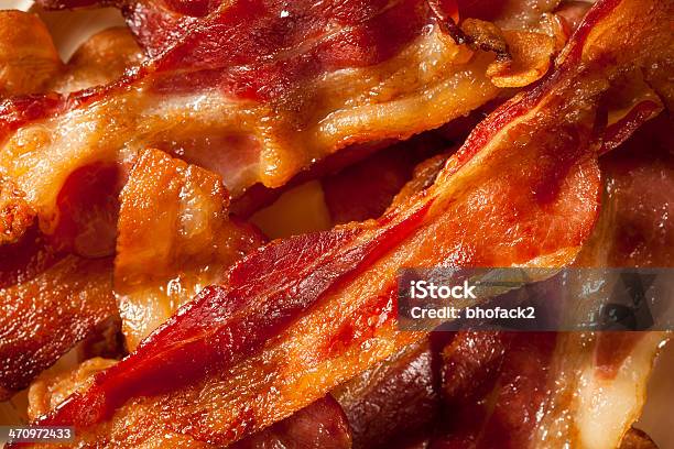 Orgánicos Tocino Crujiente No Saludable Foto de stock y más banco de imágenes de Tocino ahumado - Tocino ahumado, Crujiente, Alimentos cocinados