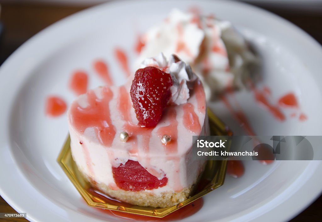 cheesecake de morango - Foto de stock de Bolo royalty-free