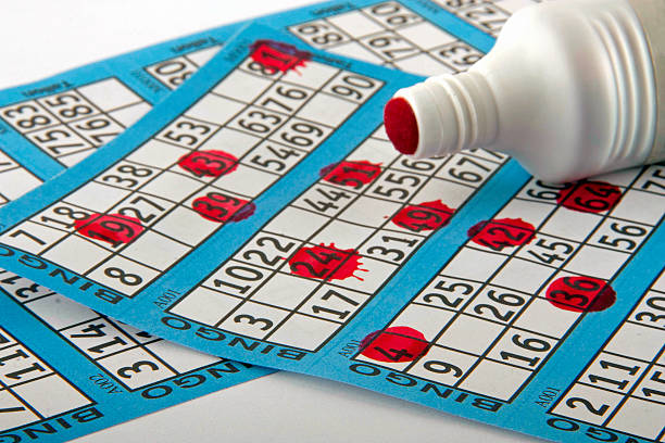 cartella bingo e dabber - bingo foto e immagini stock