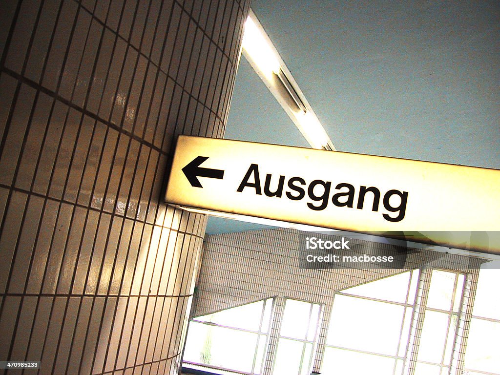 Connectez-vous à une gare allemande - Photo de Abstrait libre de droits