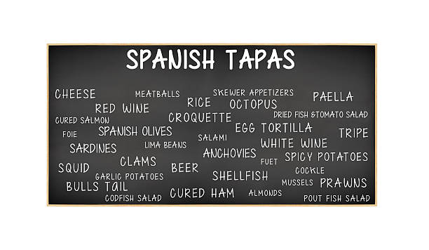 스패니시 타파스와 blackboard - beer food paella clam 뉴스 사진 이미지