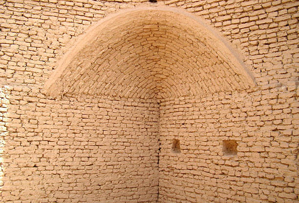 Cтоковое фото Кирпичная стена в пустыне