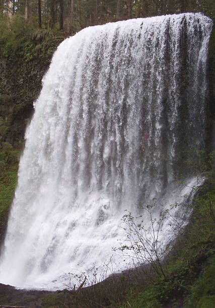 Amplio cascada. - foto de stock