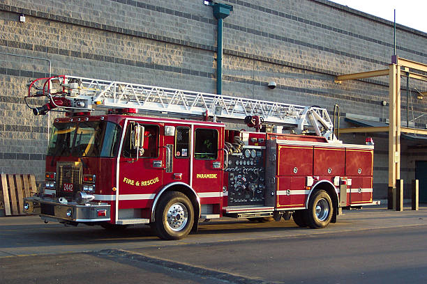 hasičský vůz - hasičský automobil fotky - stock snímky, obrázky a fotky