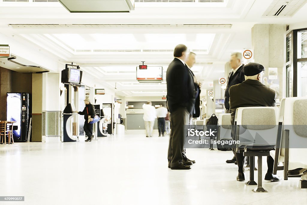 Pessoas no aeroporto - Foto de stock de Adulto royalty-free