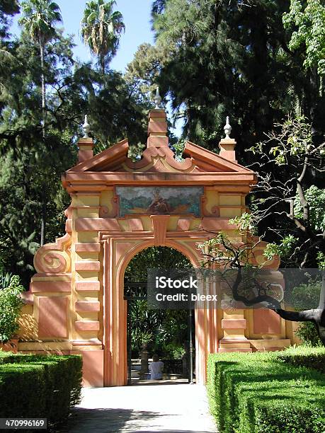 Giardino Della Portiera - Fotografie stock e altre immagini di Albero - Albero, Colore verde, Composizione verticale