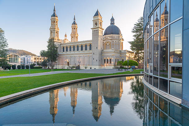 hermosa vista a la ciudad de san francisco, california - saint ignatius church fotografías e imágenes de stock