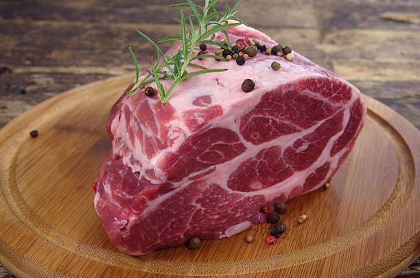 ローズマリーとバジルと首 - pork meat raw animal neck ストックフォトと画像