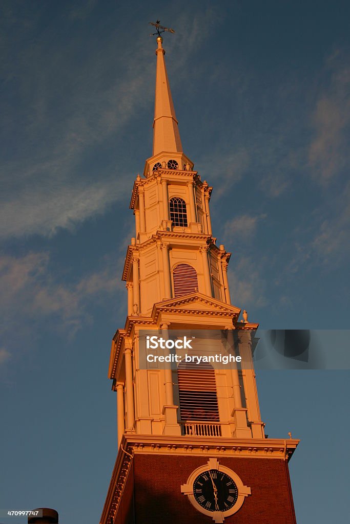 Закат Башня со шпилем - Стоковые фото Башня роялти-фри