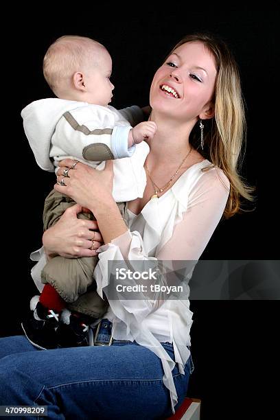 Mãe Com Seu Bebê - Fotografias de stock e mais imagens de Aprender - Aprender, Bebé, Beleza