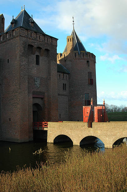 istock Dutch Castle, Gate of Muiderslot 470998791