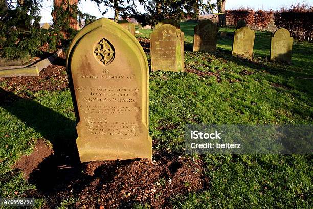 Graveyard - Fotografias de stock e mais imagens de Amanhecer - Amanhecer, Amor, Cemitério